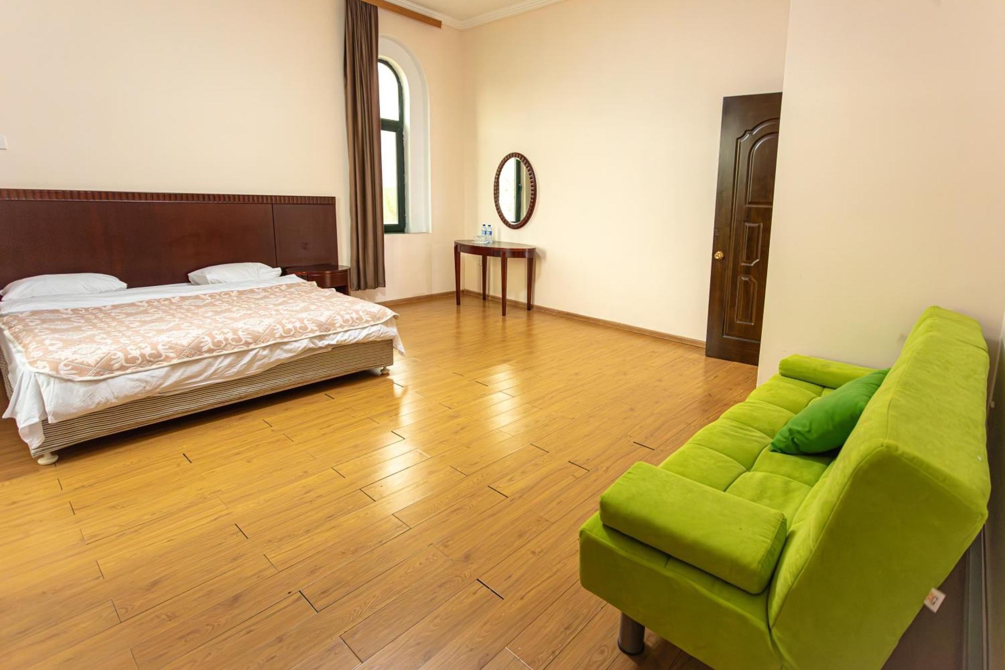 Chabiant Guesthouse Chateau Monolit Ikinci Yeniyol Esterno foto