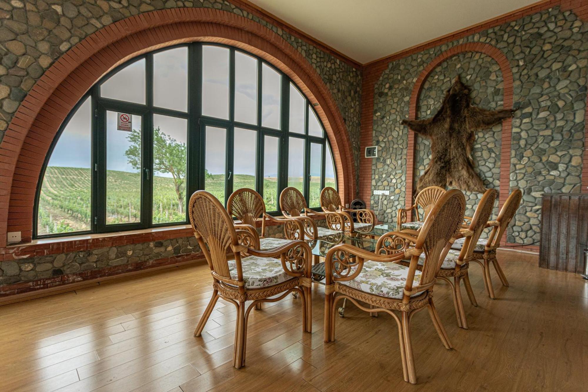 Chabiant Guesthouse Chateau Monolit Ikinci Yeniyol Esterno foto
