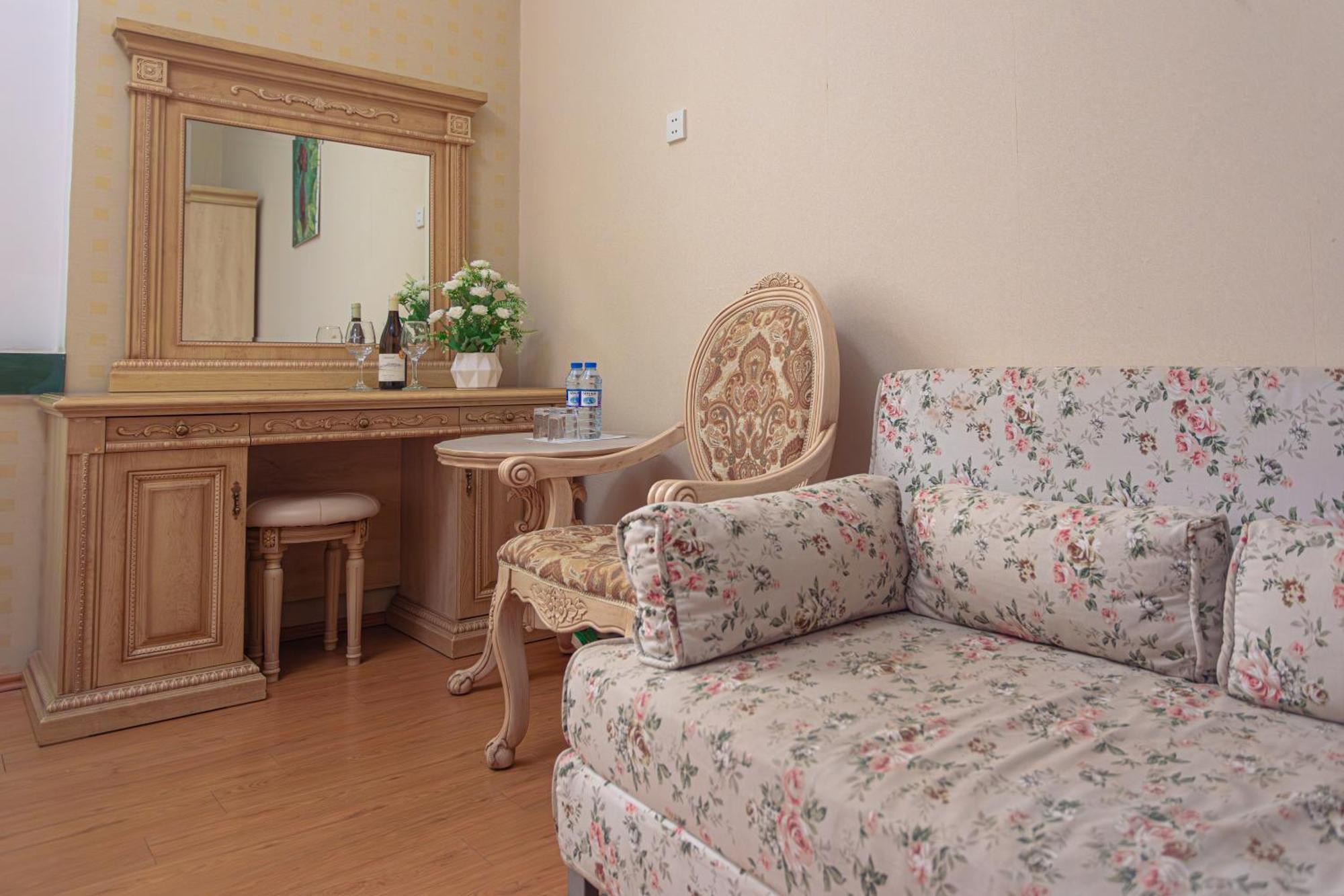 Chabiant Guesthouse Chateau Monolit Ikinci Yeniyol Esterno foto